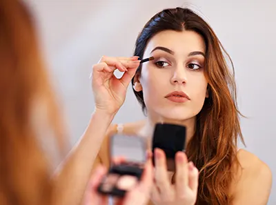 Die Make-up-Routine - Ein kreativer Moment fur dich